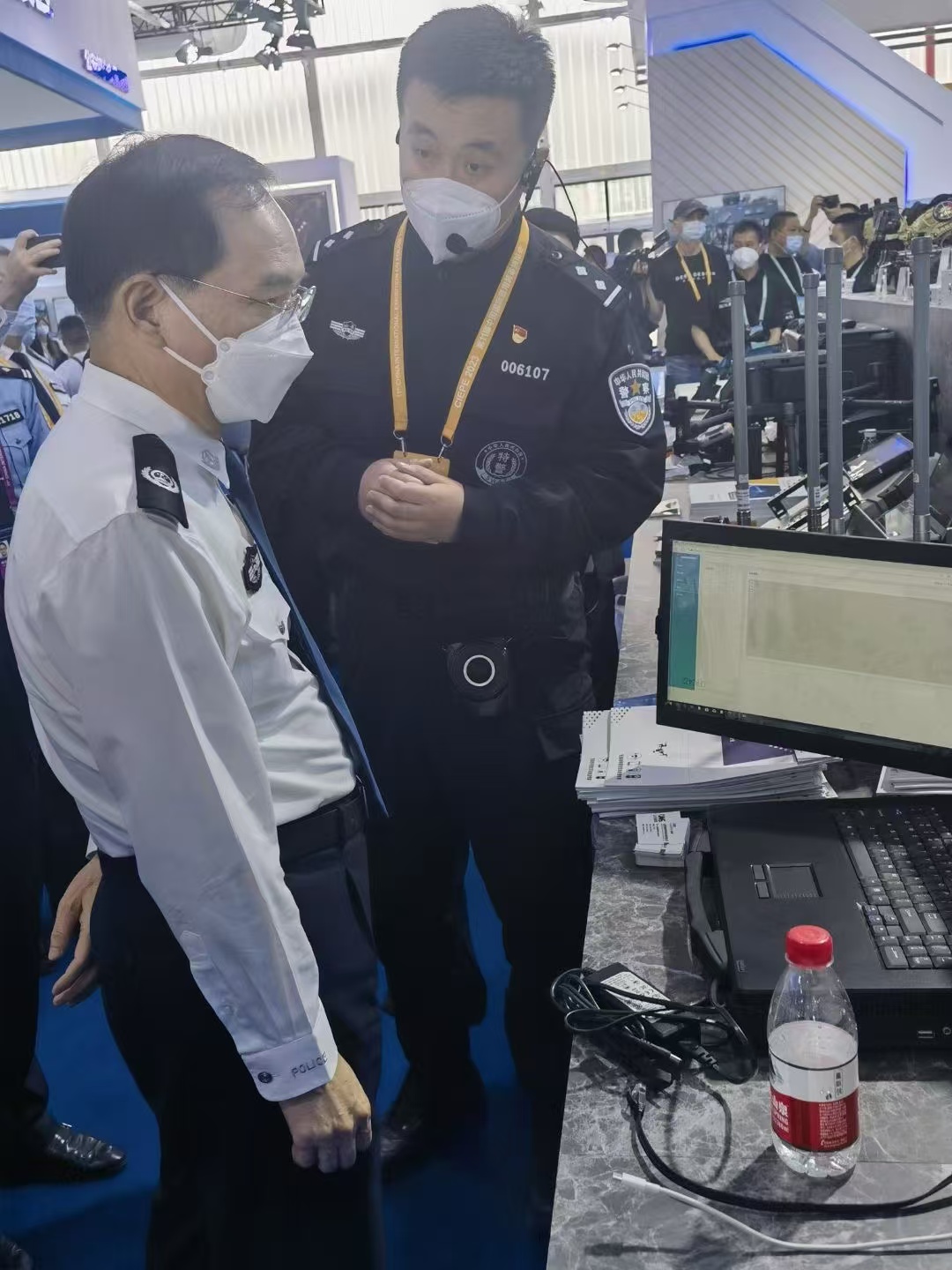 警用装备展会领导亲临现场指导1.jpg