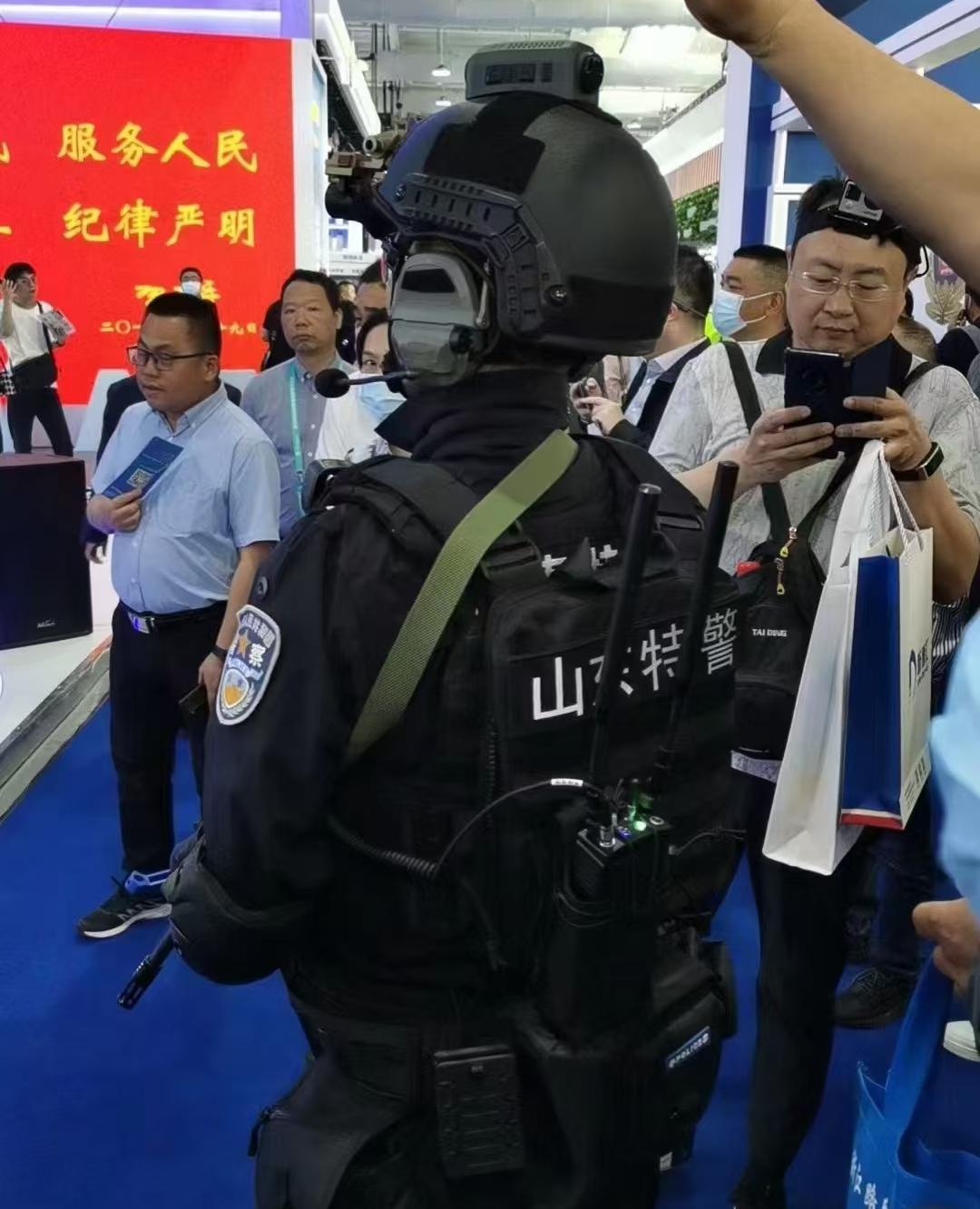 警用装备展会领导亲临现场指导3.jpg